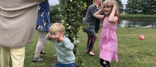 Pandemi och regn till trots – på Emmalund firades midsommar med glädje och sång