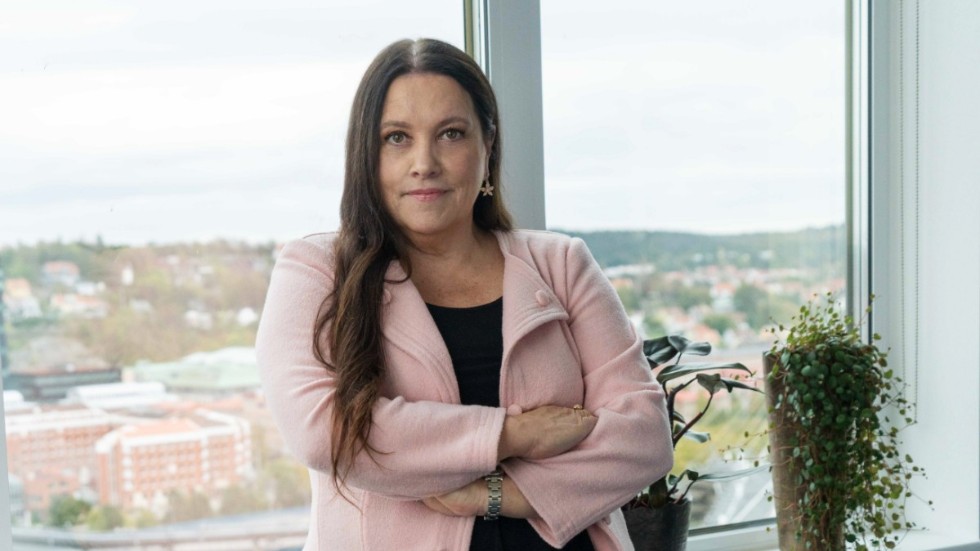 Enligt advokaten Monica Crusner arbetar tio medarbetare på byrån med totalt 400 fall där personer som omhändertogs i barndomen kräver skadestånd från sina kommuner.