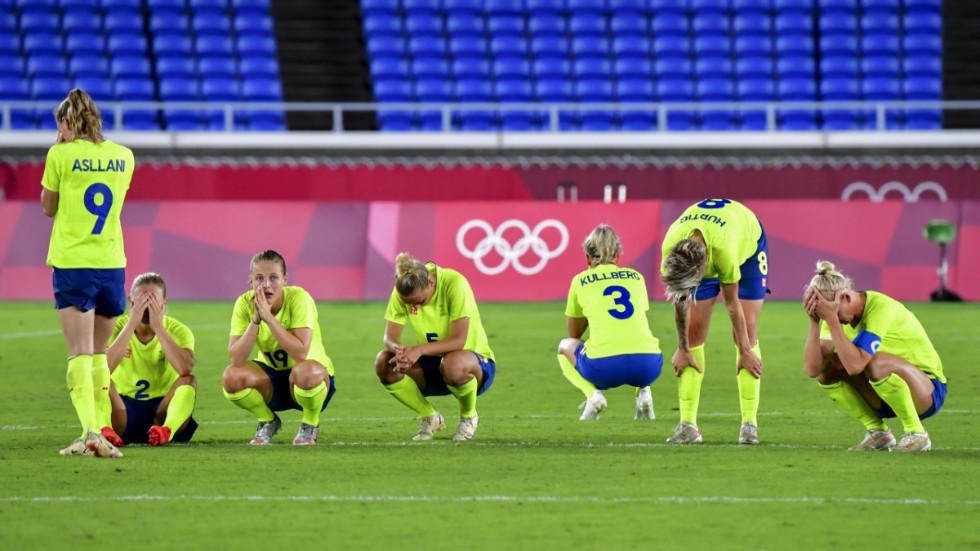 Kosovare Asllani (vänster), Jonna Andersson (tvåa från vänster), Anna Anvegård (trea från vänster) och Caroline Seger (höger) missade Sveriges straffar.