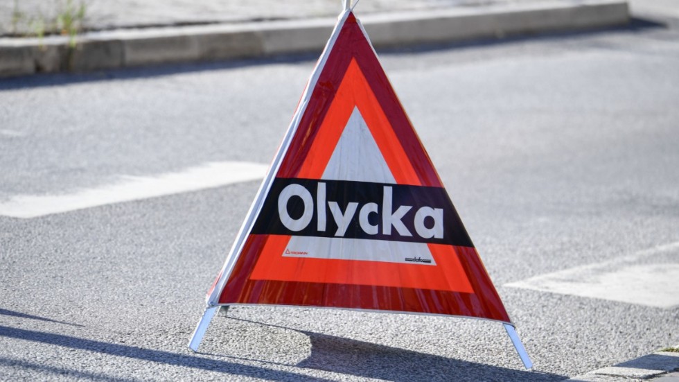 17 procent av bilarna i en granskning av dödsolyckor sommartid hade vinterdäck på minst ett hjul. Bland bilister i allmänhet är det omkring sju procent som kör med vinterdäck på sommaren. Arkivbild.