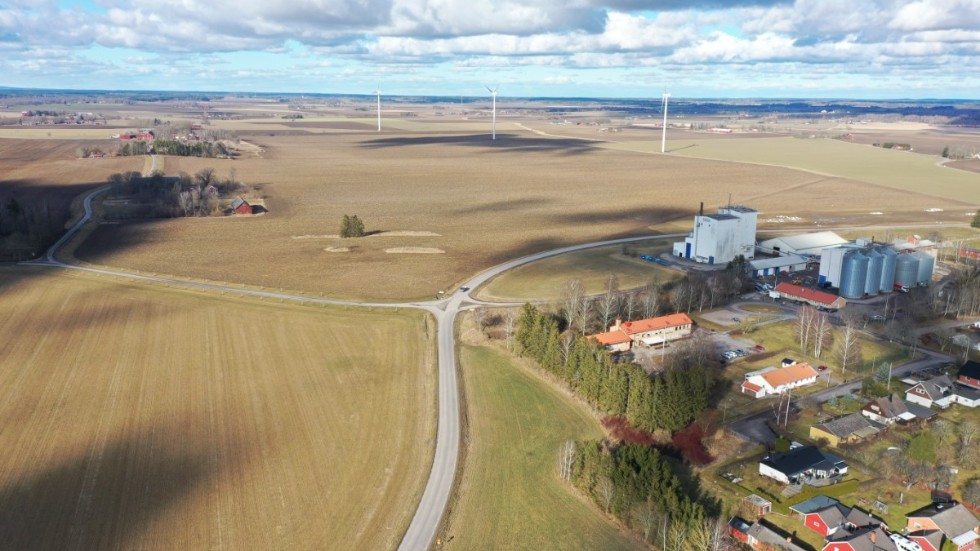 Området utanför Västerlösa ingår i de skyddszoner som Jordbruksverket har satt upp med anledning av fågelinfluensautbrottet i länet.  