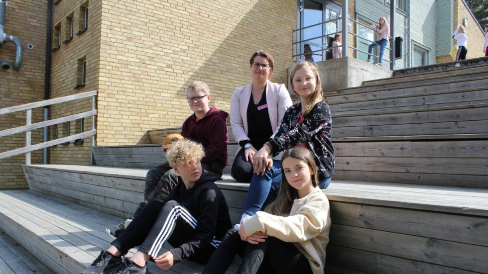 Klass 4A på  Alléskolan är en energisk klass, enligt sin klassförståndare Hanna Ehnö. Tillsamnans med några elever i klassen; Emrik Gustavsson Lindgren, Tor JacobssonLily Westin och Emilia Karlsson berättar hon om gemensamma prestationer som ger energi tillbaka.