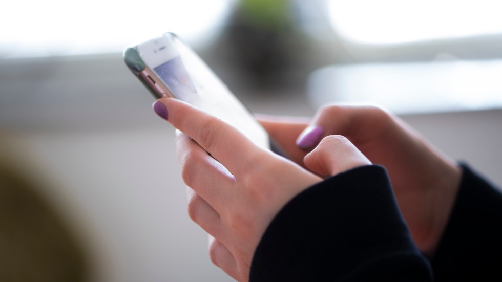 Tre och Hallon har tagit bort samtliga trafikavgifter på samtal och sms till Iran. Arkivbild.