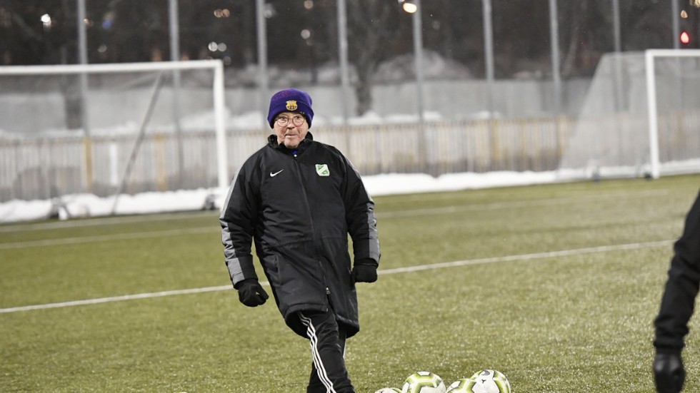 Lennart Larsson, bilden, tränar Myckles damer kommande säsong tillsammans med Annika Kukkonen. Nu är ytterligare två lovande spelare klara för spel i division I-laget.