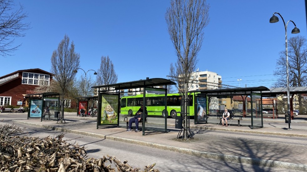De fria bussresorna för 65-plussare ställdes in förra sommar. Även i år är pandemin orsaken till det indragna erbjudandet.