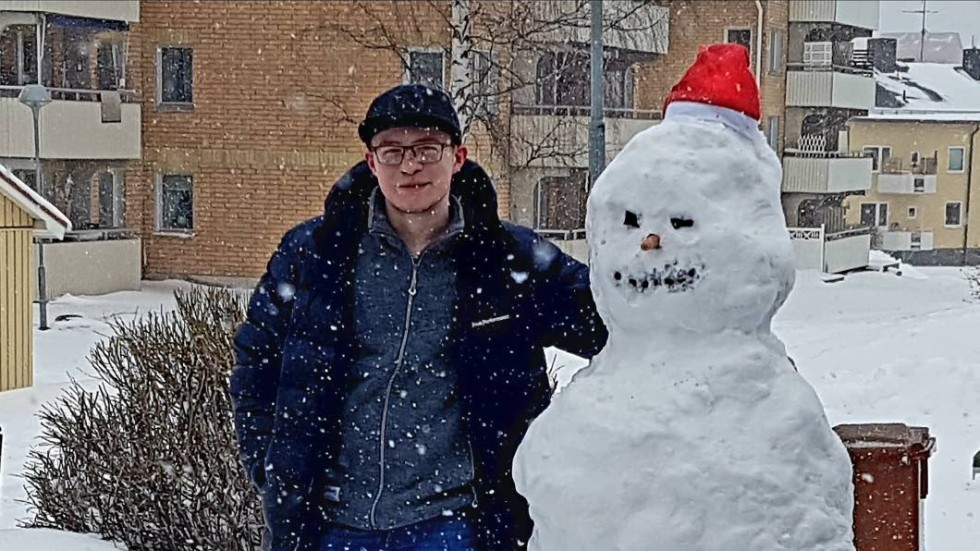 "Benne" byggde en snögubbe som en del av ett skottningsuppdrag under måndagen.
