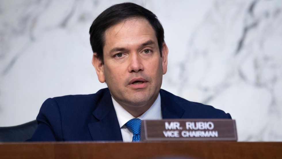 Den republikanska senatorn Marco Rubio varnar Apple för problem med amerikanska myndigheter om mobiltelefontillverkaren använder kinesisk halvledarteknik i sina minneskort. Arkivbild.