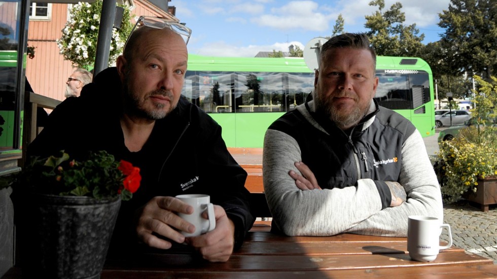 Håkan Mattsson och Martin Jansson är kollegor inom kyrkan och medverkar i ett bokprojekt om känslorna efter att ha förlorat en pappa. 