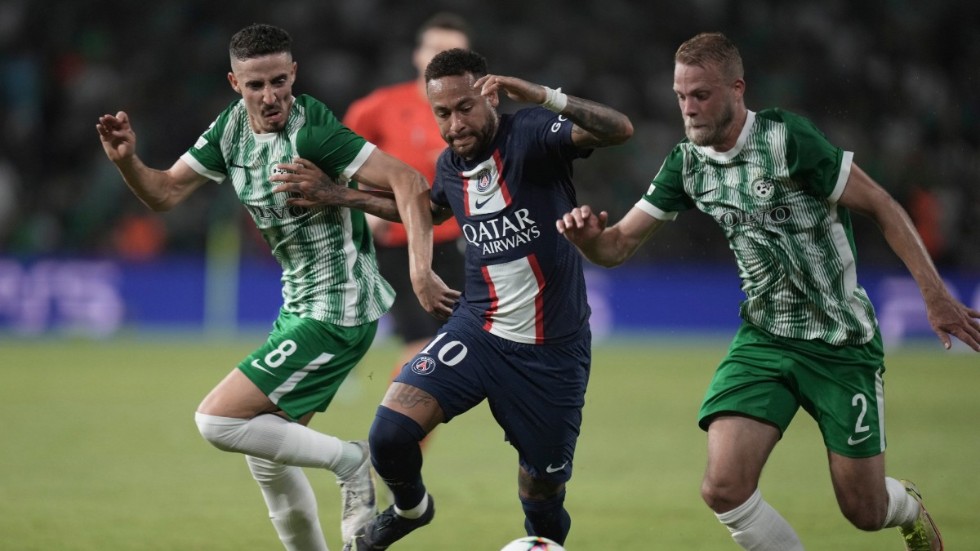 Daniel Sundgren, till höger, tvingades utgå i Champions League-mötet med Paris Saint-Germain.