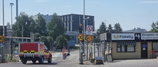 Komplicerad brand i bränslelager till fabriksbyggnad