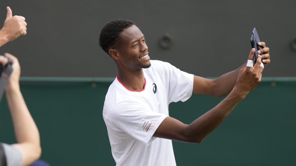 Christopher Eubanks firar segern med en selfie.