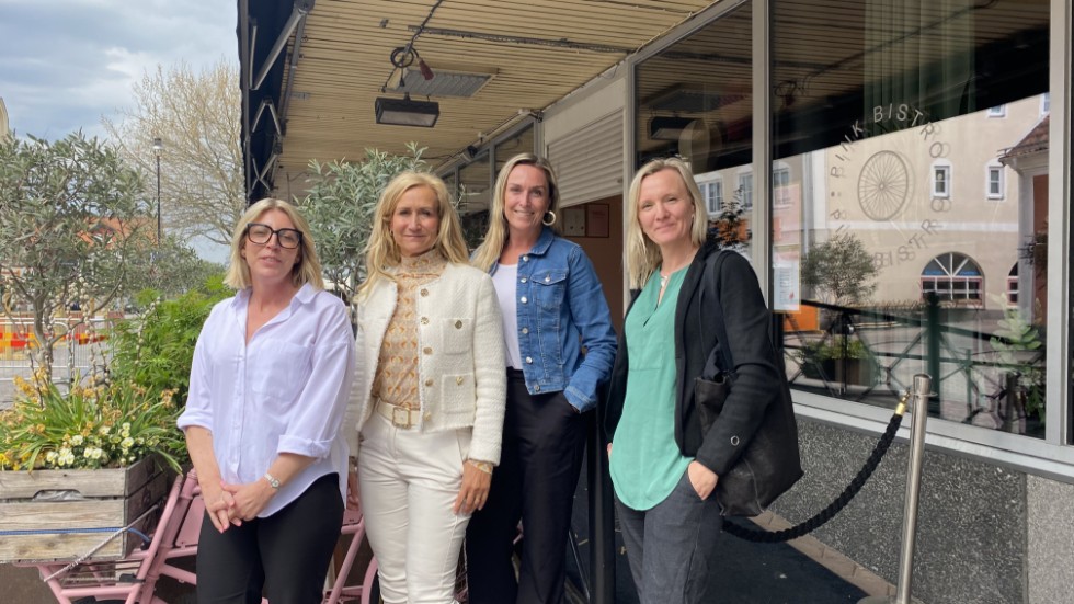 "Vi vill hjälpas åt att sprida kunskap och vi vill gärna hjälpa bolag att bli mer jämställda. Vi hoppas att de hör av sig till oss." Linda Åhman, Anna Blom, Annika Källmark och Lotti Jilsmo vill att Västervik ska bli ledande på jämställdhet. Tillsammans med Carin Torngren och Malin Wall har de startat nätverket Victoria.