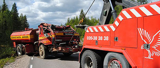 Brandbilen välte - föraren klämdes fast