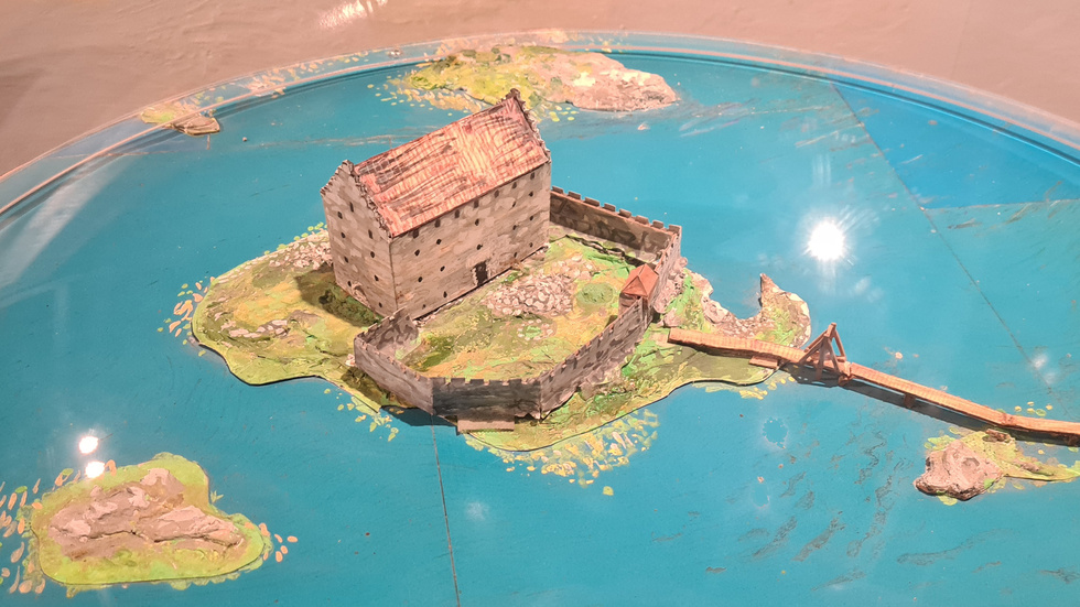 Olov Lönnqvists modell av Ringstadholms slott på Norrköpings stadsmuseum. Byggnadens dimensioner är förmodligen kraftigt överskattade. 
