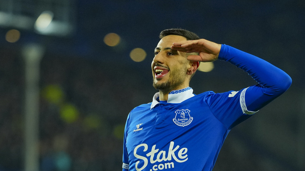 Dwight McNeil firar efter att ha gjort Evertons första mål i 3–0-segern över Newcastle.