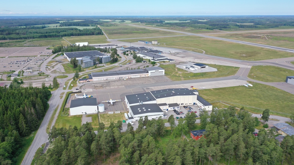 Flygfoto över Stockholm Skavsta airport.