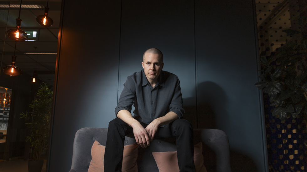 Journalisten Kristoffer Viita släpper sin debutroman "Demon time"