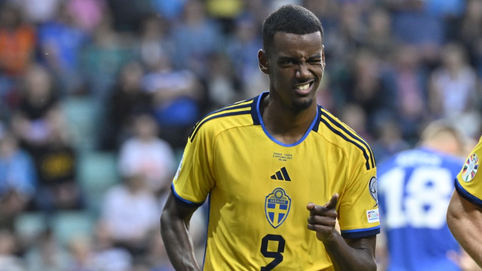 Alexander Isak firar sitt 3–0-mål mot Estland.