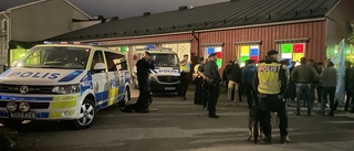 Stort polispådrag vid eritreansk fest – stenkastning mot bil