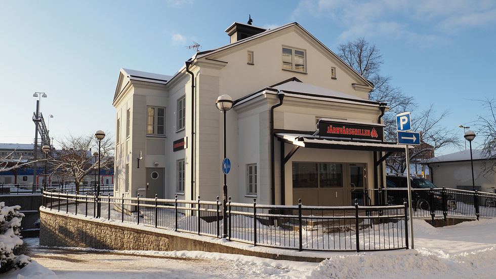 Den 1 december öppnade Järnvägsgrillen i den gamla Stinsbostaden.