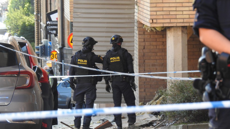 03.30 den 27 juli inträffade en kraftig detonation i ett trapphus på Slottsgatan.