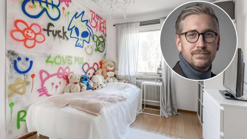 Mäklaren Robert Almgren tycker att sovrummet i lägenheten på Måstavägen i Eskilstuna som blivit viralt på Instagramkontot Hemnetknarkarna passar med lägenhetens övriga stil.