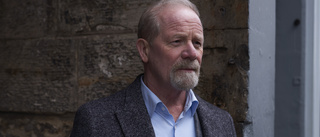 Skurkvarning för Peter Mullan