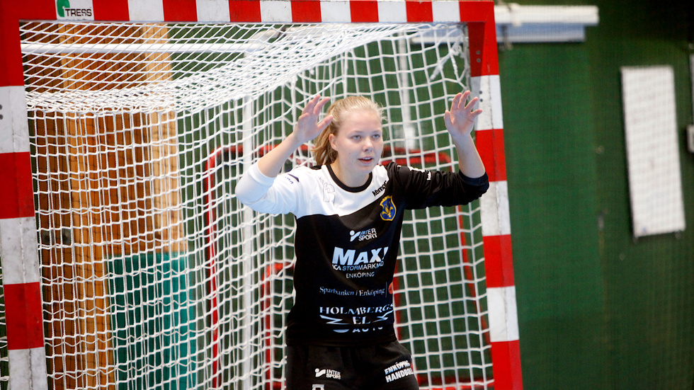 Elsa Wiklund stod för en hel hög med räddningar i mötet med Hallstahammar.