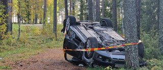 Bil voltade – föraren misstänks för rattfylleri