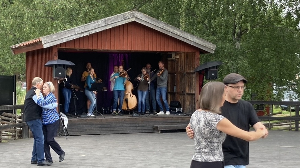 Träslagets gammaldansorkester ackompanjerar ikväll mazurkadansare på Disagården. Det blir avslutningen för gammeldanssommaren.