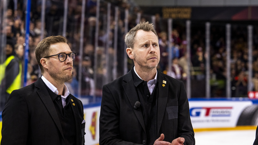 Skellefteå AIK:s huvudtränare Robert Ohlsson, till höger, var nedstämd efter förlusten i CHL-finalen.