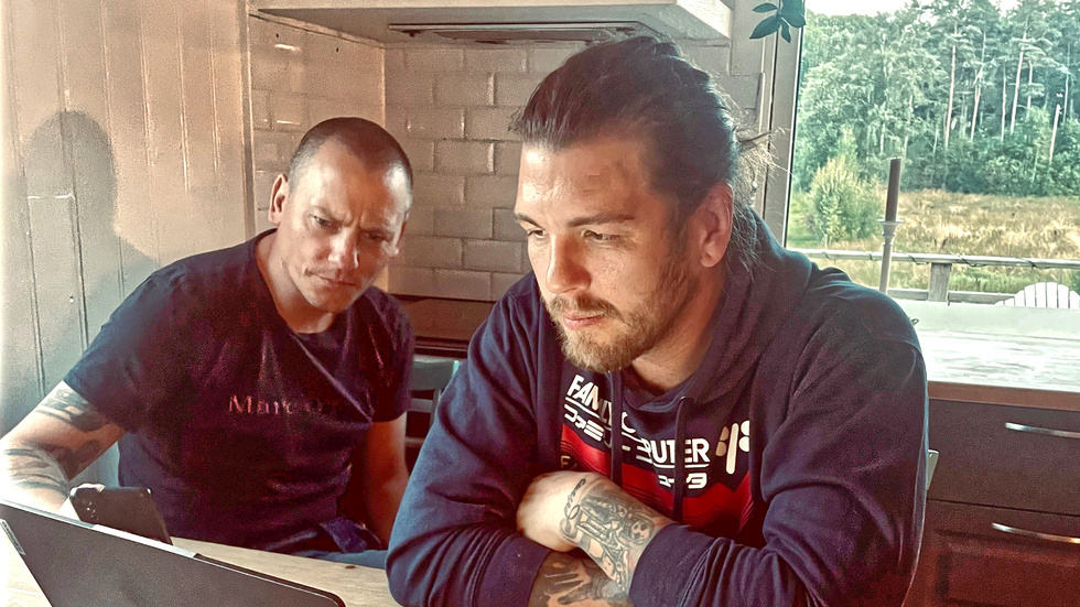 I podden ”Våldet” tar upphovsmännen Tobias von Braun och Andreas Axén Folkow bland annat upp mordet på Lars Vejdeland på Gråbo nyårsnatten 2009.