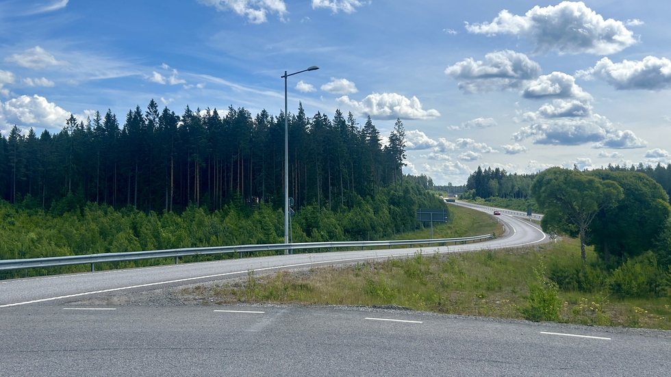 Dåliga vägar och järnvägar leder till sämre kommunikationer, dyrare transporter, ökat slitage på fordon och högre miljöpåverkan. Det påverkar också förmågan att växa och anställa fler, skriver Nils Paul och Johan Gustavsson, Svenskt näringsliv.