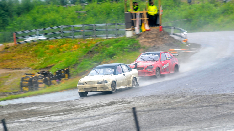 Petter Nårsa i kamp med Adam Öhman. Öhman stod för en bra uppåkning i finalen och körde in på andraplatsen i klassen Open 2xd.