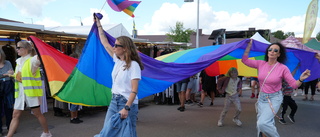 Bildextra: Pride fyllde tio och talaren rördes till tårar 