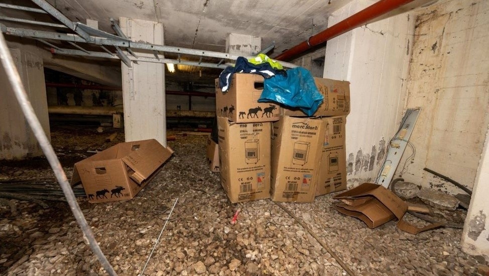 Bild inifrån narkotikatillslaget i Hantverksbyn i Strängnäs där 100 kilo knark hittades och fem personer dömdes för grova narkotikabrott.