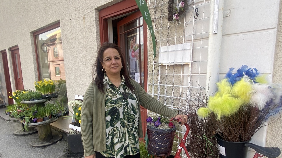 Efter sex år tvingas Raghad Al-Azzawi att sälja Malmköpings Blomsterhandel.