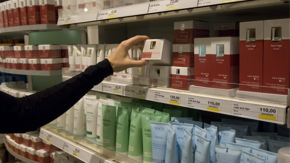 Många lägger stora summor på hudvård, trots att huden är ett organ som i regel sköter sig bäst själv.