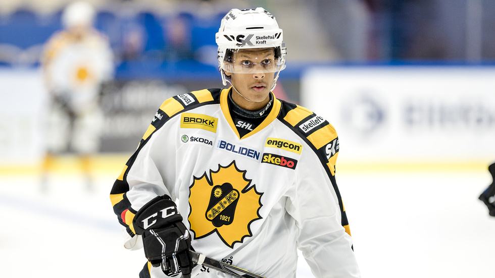 Under säsongen 2016/2017 fick Khalid Ibrahim göra sex framträdanden i Skellefteå AIK.