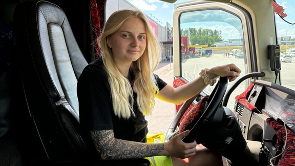 Patricia, 22, kör lastbil: "Ångrar inte det en sekund"