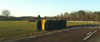 Buss välte - en svårt skadad