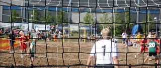 Glädje och handboll i sanden