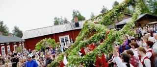 Midsommarfesten i full gång ute på Hägnan