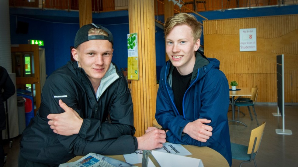 Martin Stridsman Oja och Mio Sandgren har vuxit upp i Övertorneå. Båda kommer att lämna orten av olika skäl, men kan tänka sig att återvända senare, om förutsättningarna är de rätta.