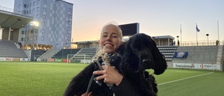 Här myser LFC:s måldrottning med målvaktens hund