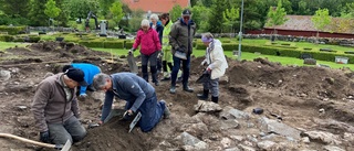 Häng med i jakten på Fogdöns försvunna kloster – spännande fynd direkt: "Nästan så man inte kan ta in det"