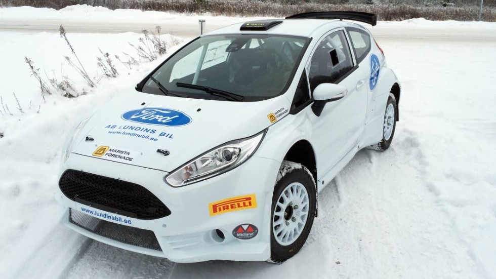 Enligt det gällande reglementet är inte Johan Holmbergs rallybil godkänd.