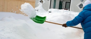 Grannar slogs med snöskyfflar som tillhygge