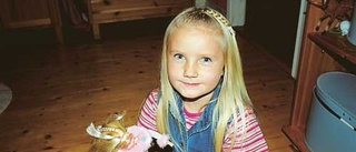 En pigg och glad lill-Lucia