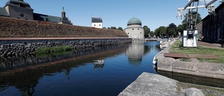 Då börjar renoveringen vid slottet